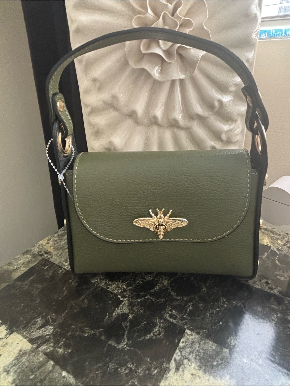 Olive Green Vera Pelle Bee Purse is 
Top-Handle evening outing Bag